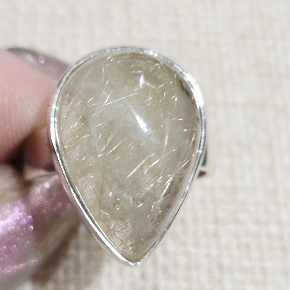 Elegant Silver Ring With Translucent Included Qua… - image 3